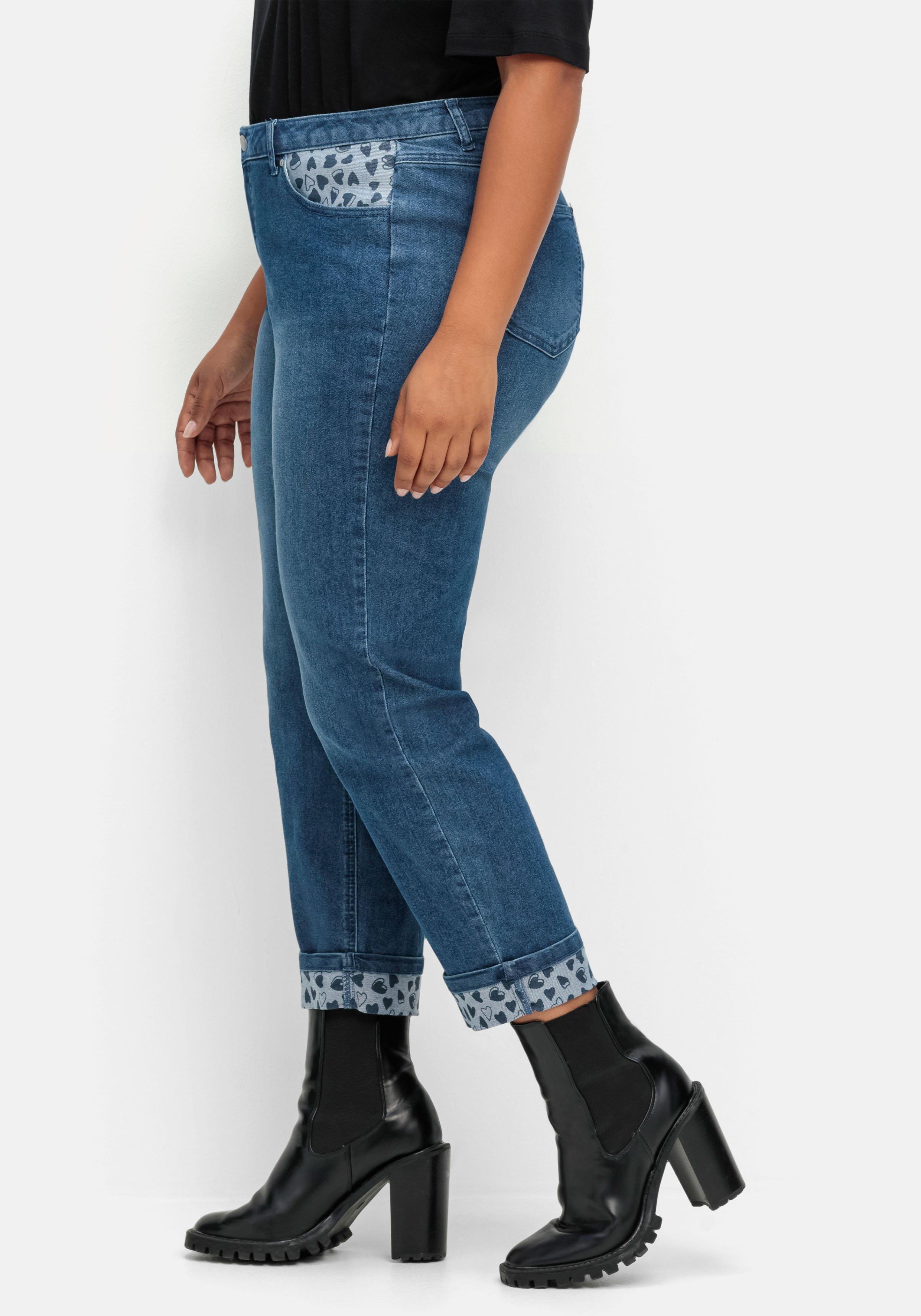 Gerade Jeans in 7/8-Länge, mit Herzchen-Einsätzen
