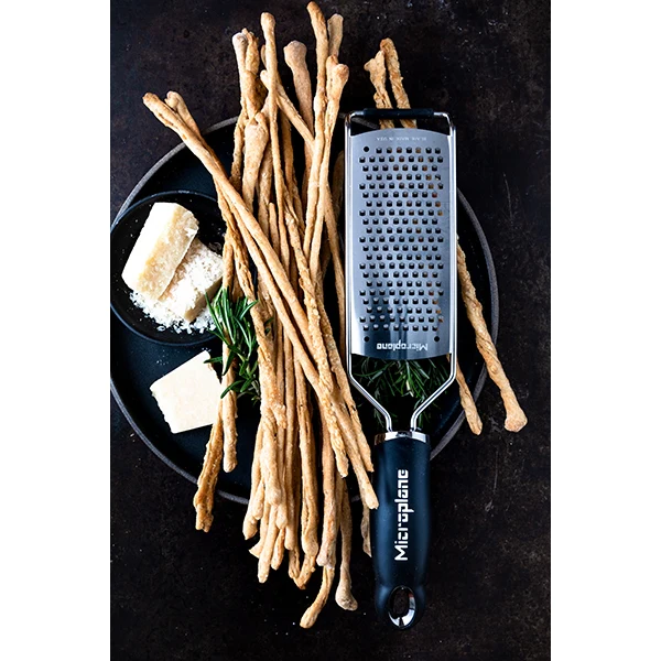 Râpe à fromage à gros grains Gourmet noire Microplane