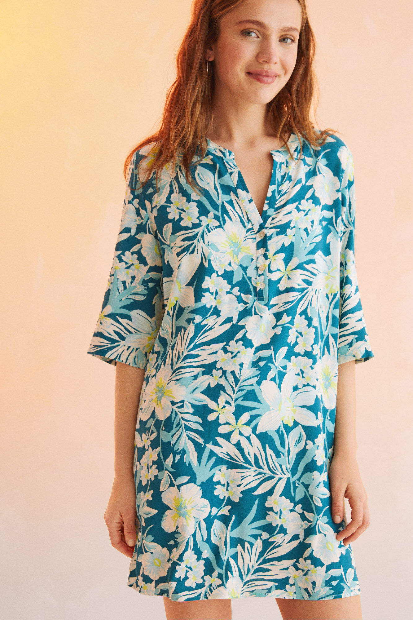 Camisola curta verde com estampa floral -