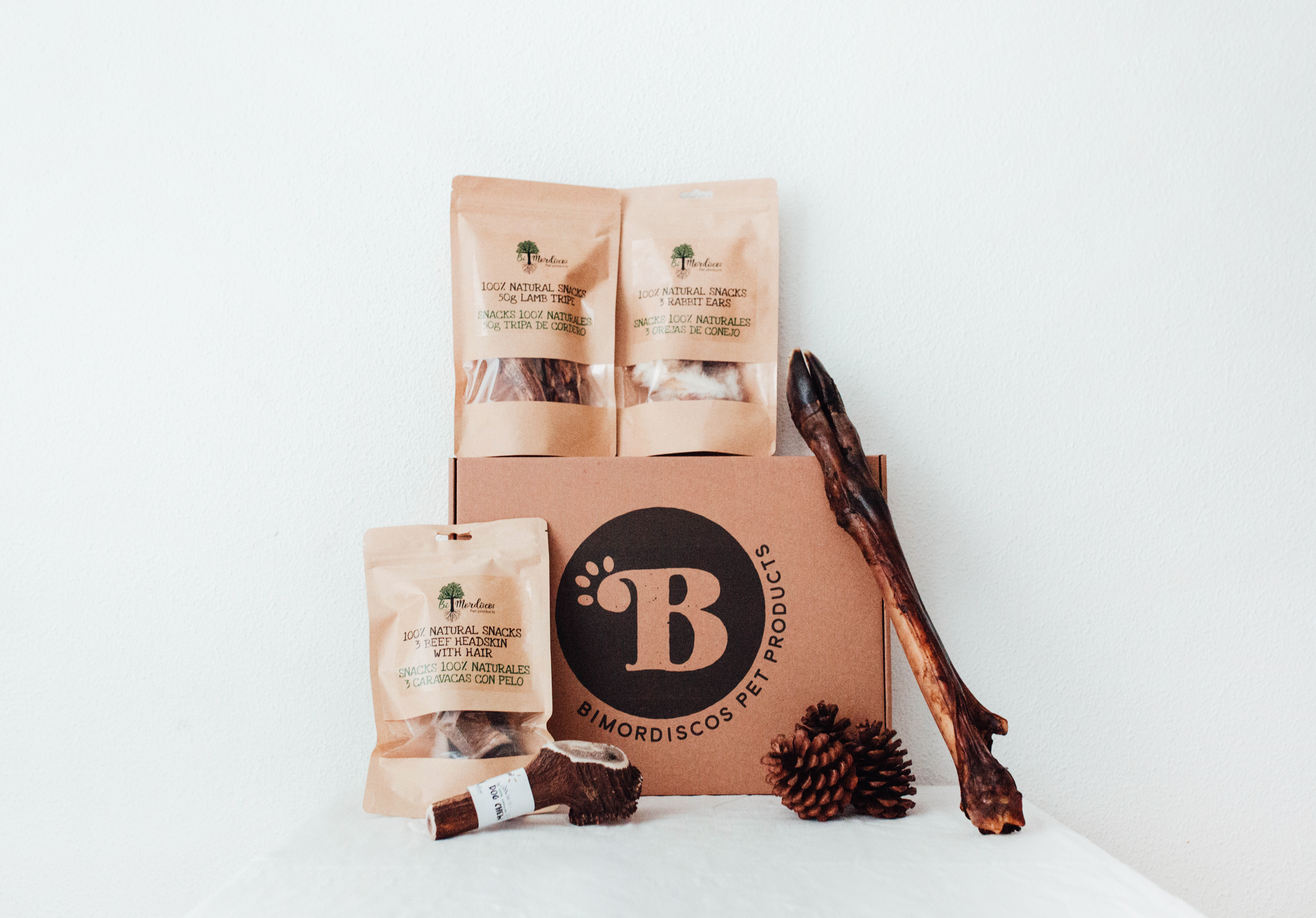 BIMORBOX Wildlife - Pacote de Petiscos e Brinquedos Naturais para Cães