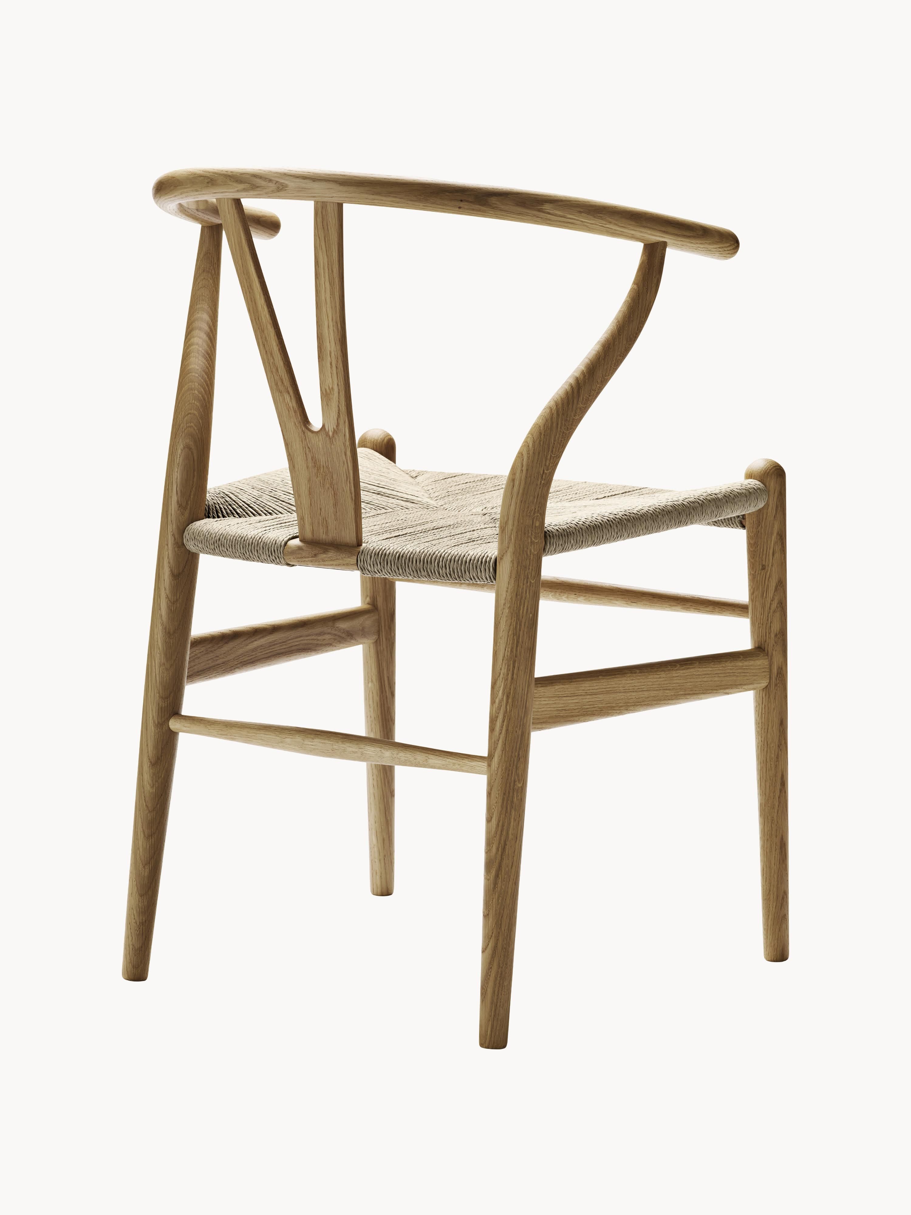 Houten stoel CH24 Wishbone Chair met handgevlochten zitvlak