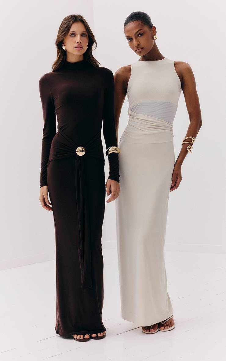 Chocolat Robe Maxi En Tissu Fluide Avec Ceinture Détaillée