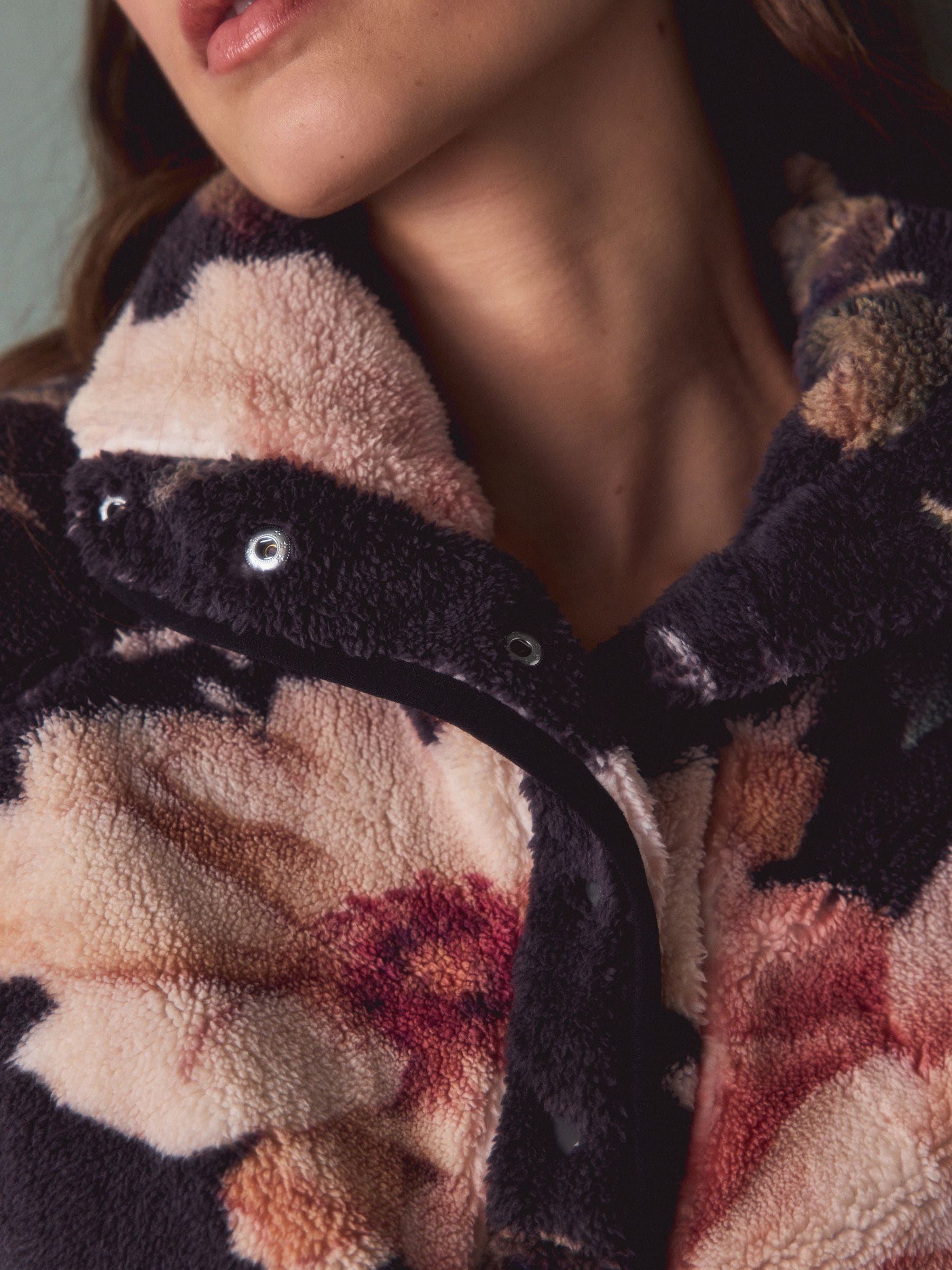 Zwart bloemenprint - Printed Borg Fleece Top