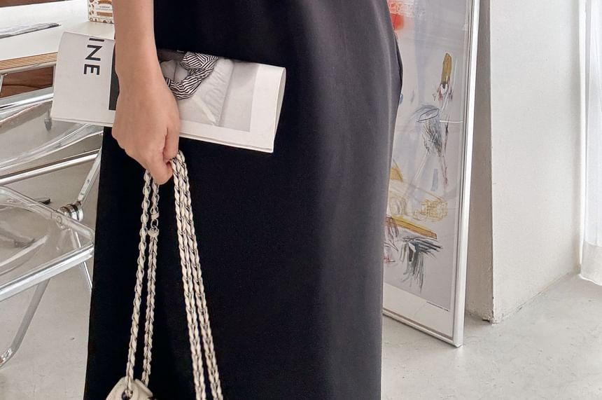 Chubby Girl - effen geplooide losse midi-jurk met pofmouwen