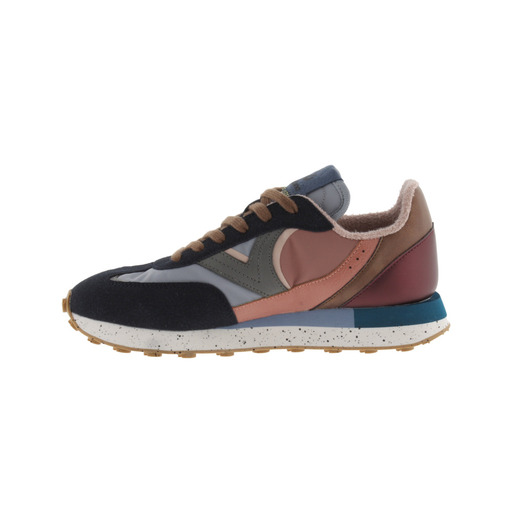 Tênis Victoria Galaxy de nylon em combinação com peças multicoloridas.
