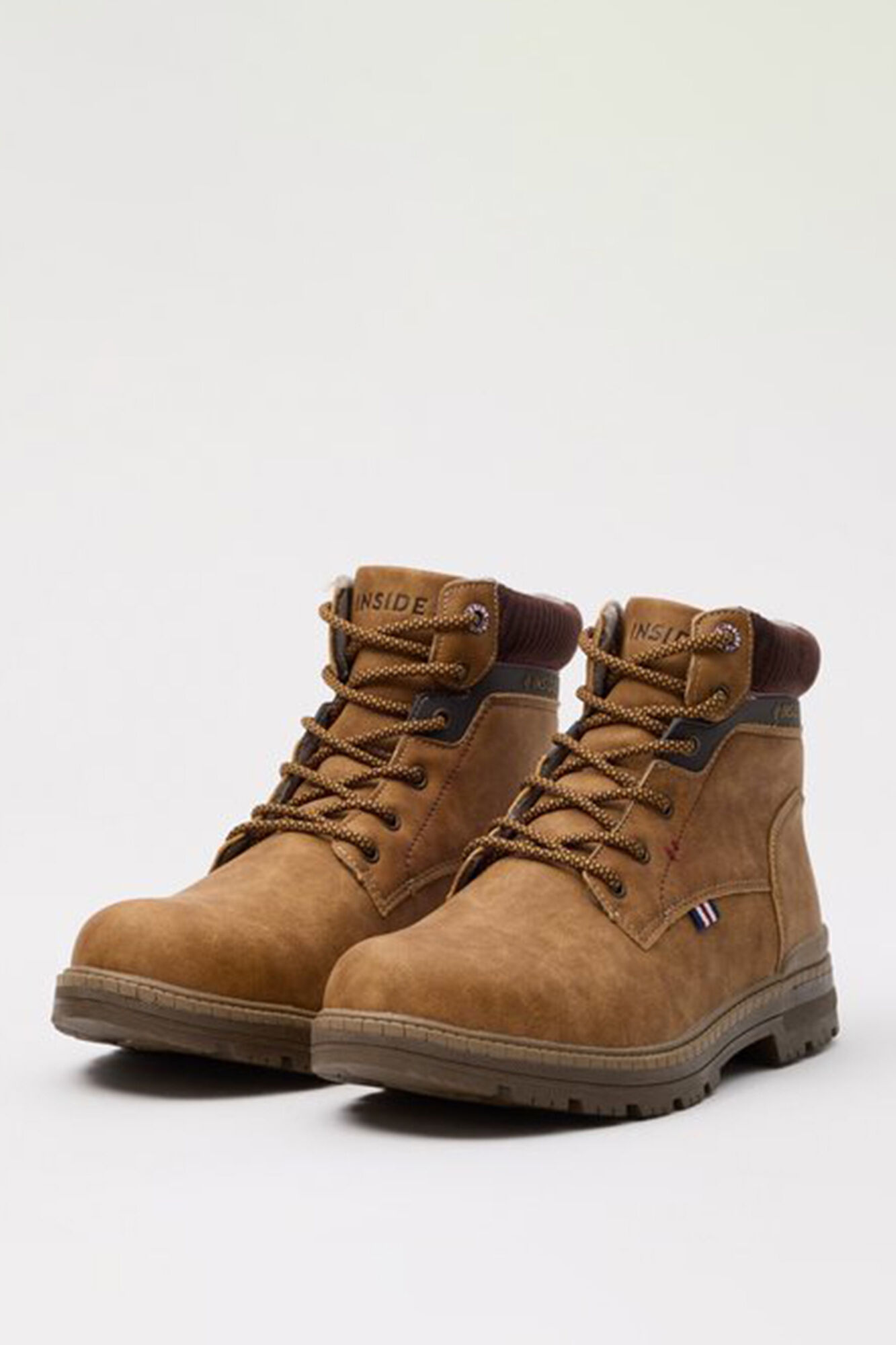 bota de caminhada combinada