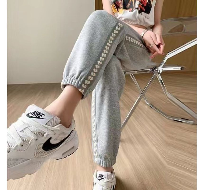 Everose - Harem-joggingbroek met trekkoord en geborduurd hart
