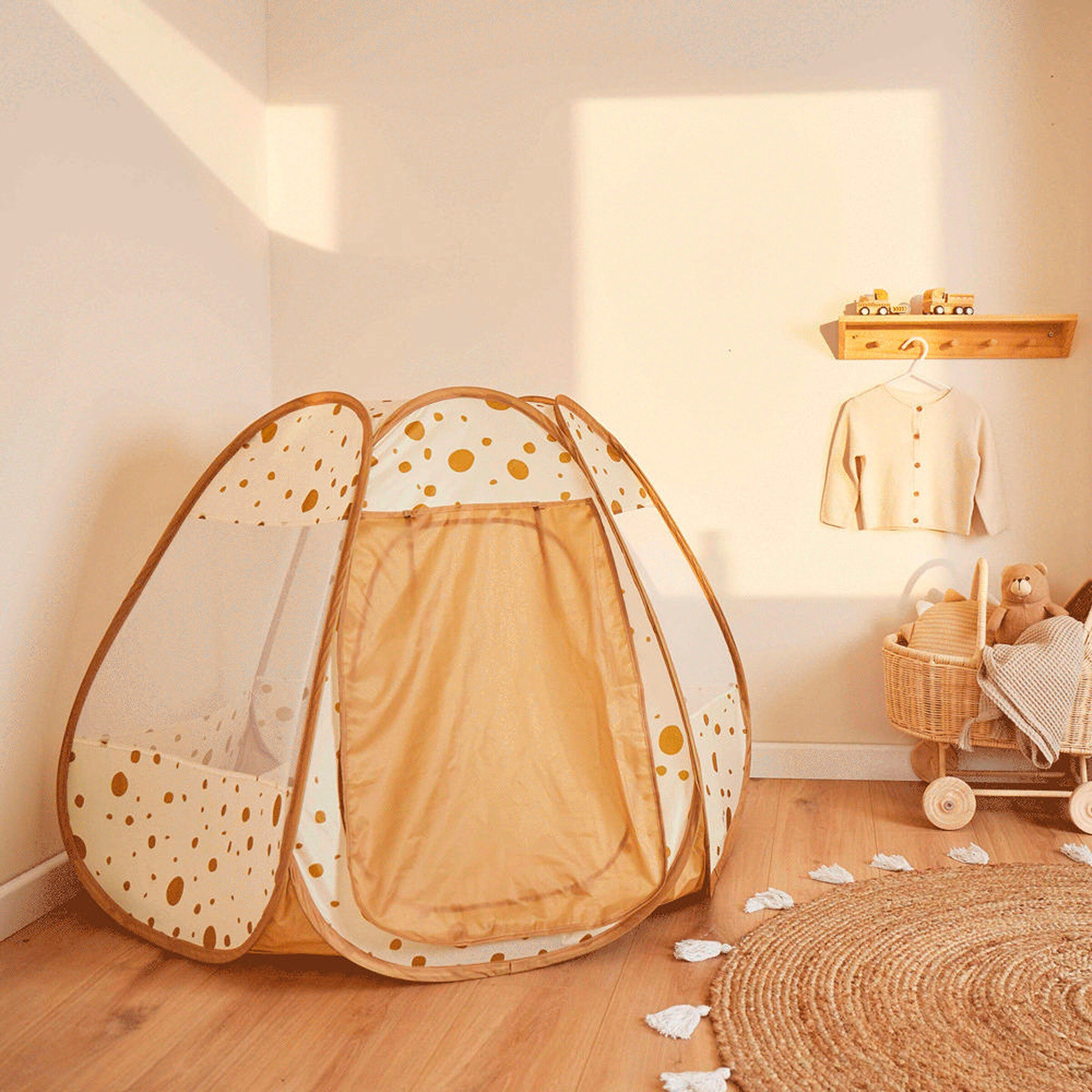 Bieco Kinderzelt für Drinnen Pop up Dots mit 50 Bällen Mehrfarbig