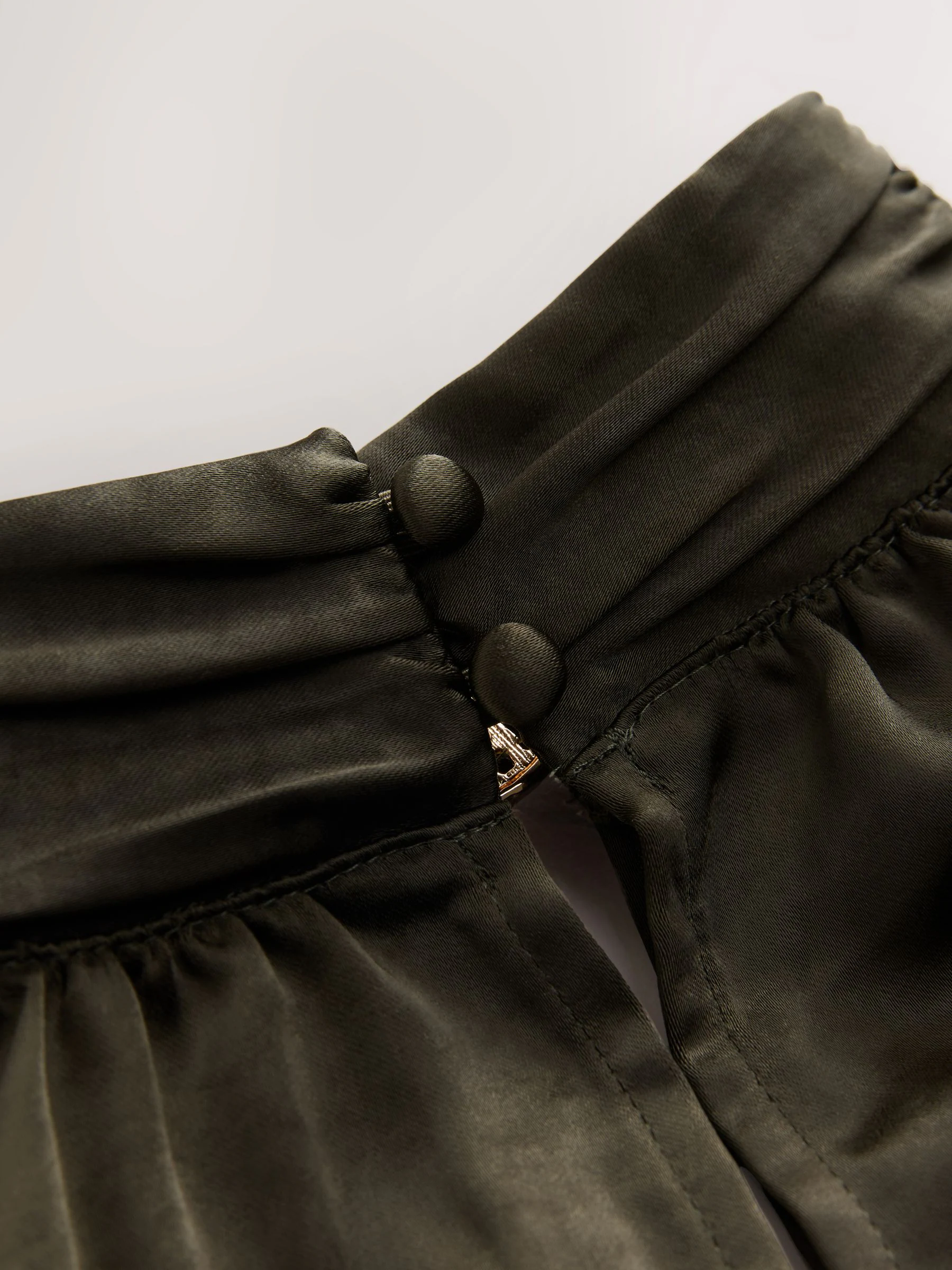 Kakigroen - Gold Hardware Long Sleeve Satin Blouse