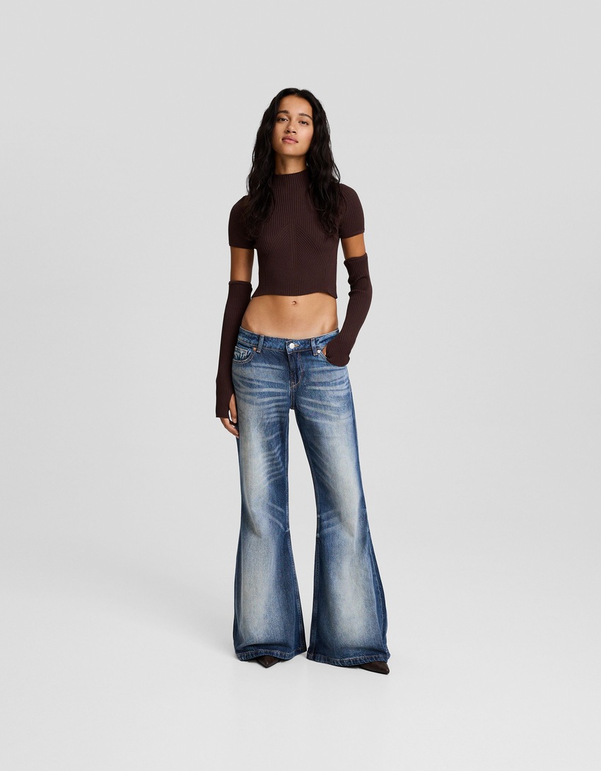 Calça jeans flare de cintura baixa dos anos 90
