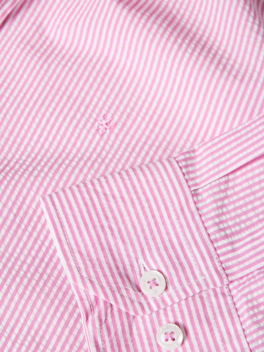 Camisa slim fit seersucker às riscas
