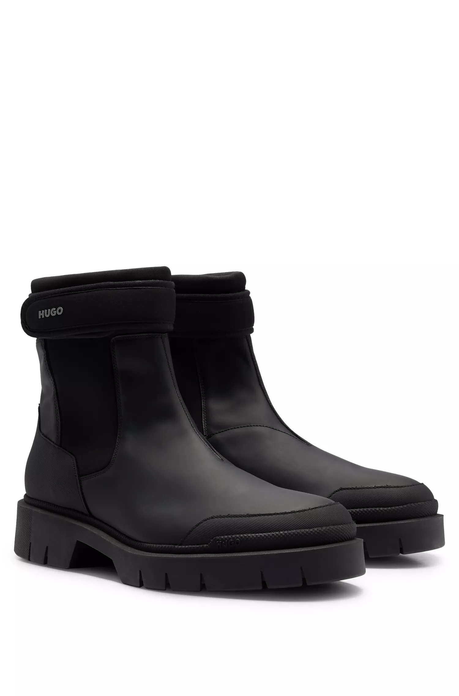 Botas Chelsea HUGO com tira vermelha com o logotipo em couro emborrachado.