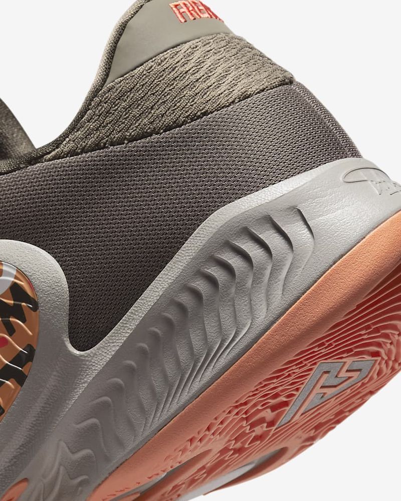 Chaussures de basket Nike Zoom Freak 4 Marron pour homme