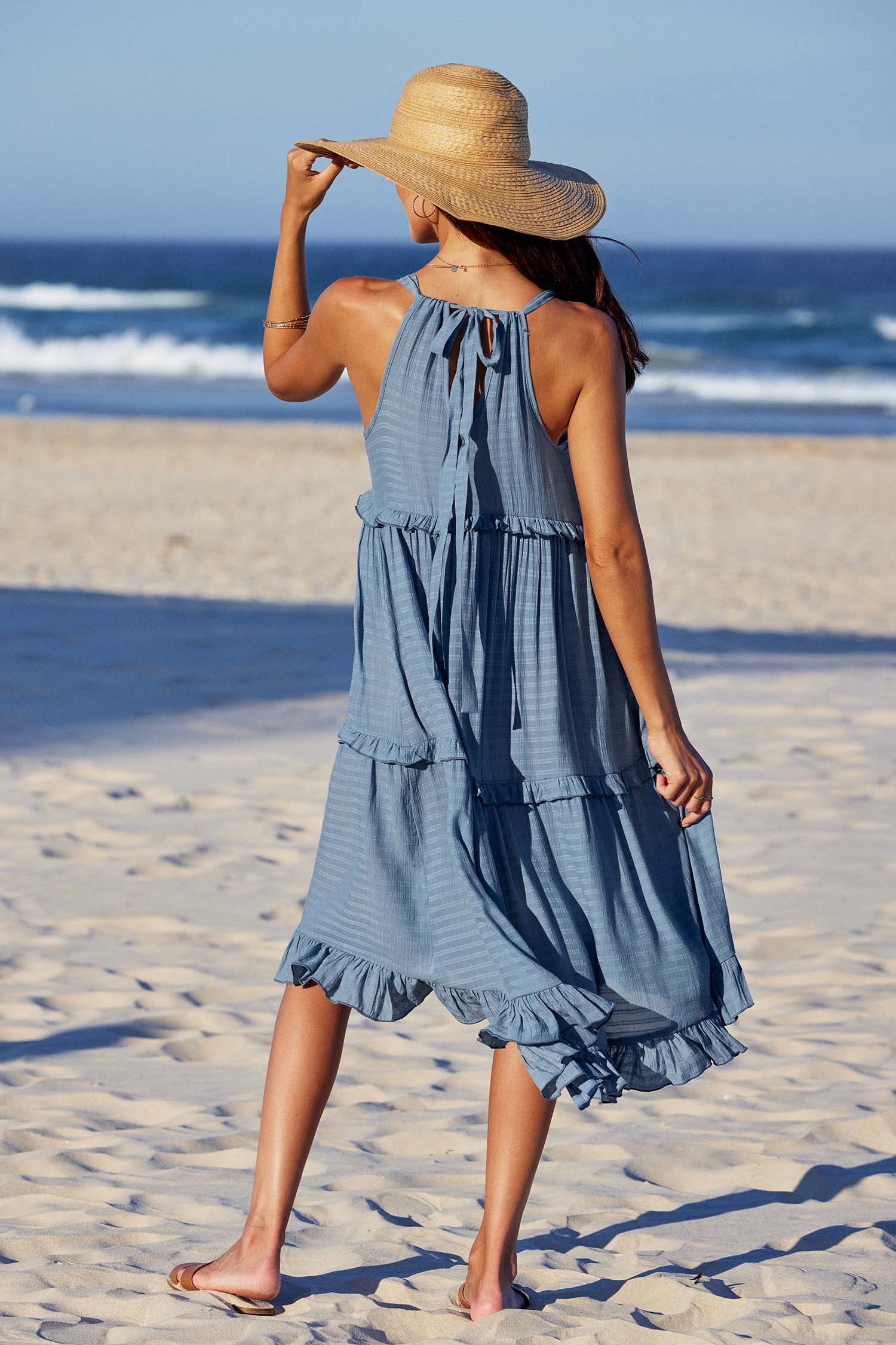 Robe maxi avec col haut à volants et smocks bleue