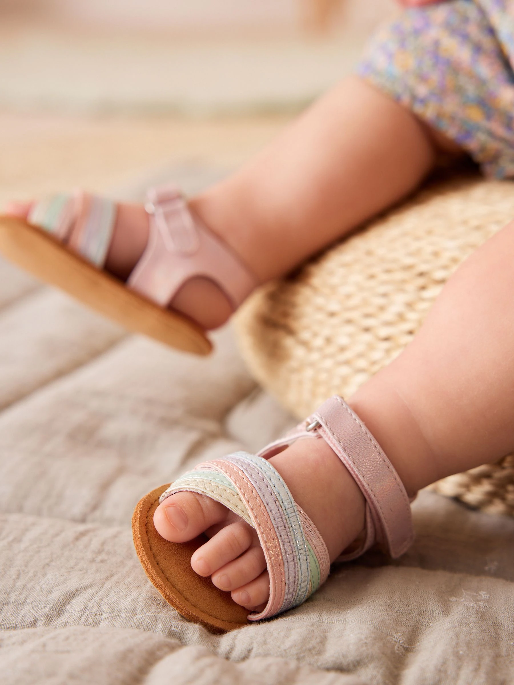 Pastel - Babysandalen met gekruiste bandjes (0-24 mnd)