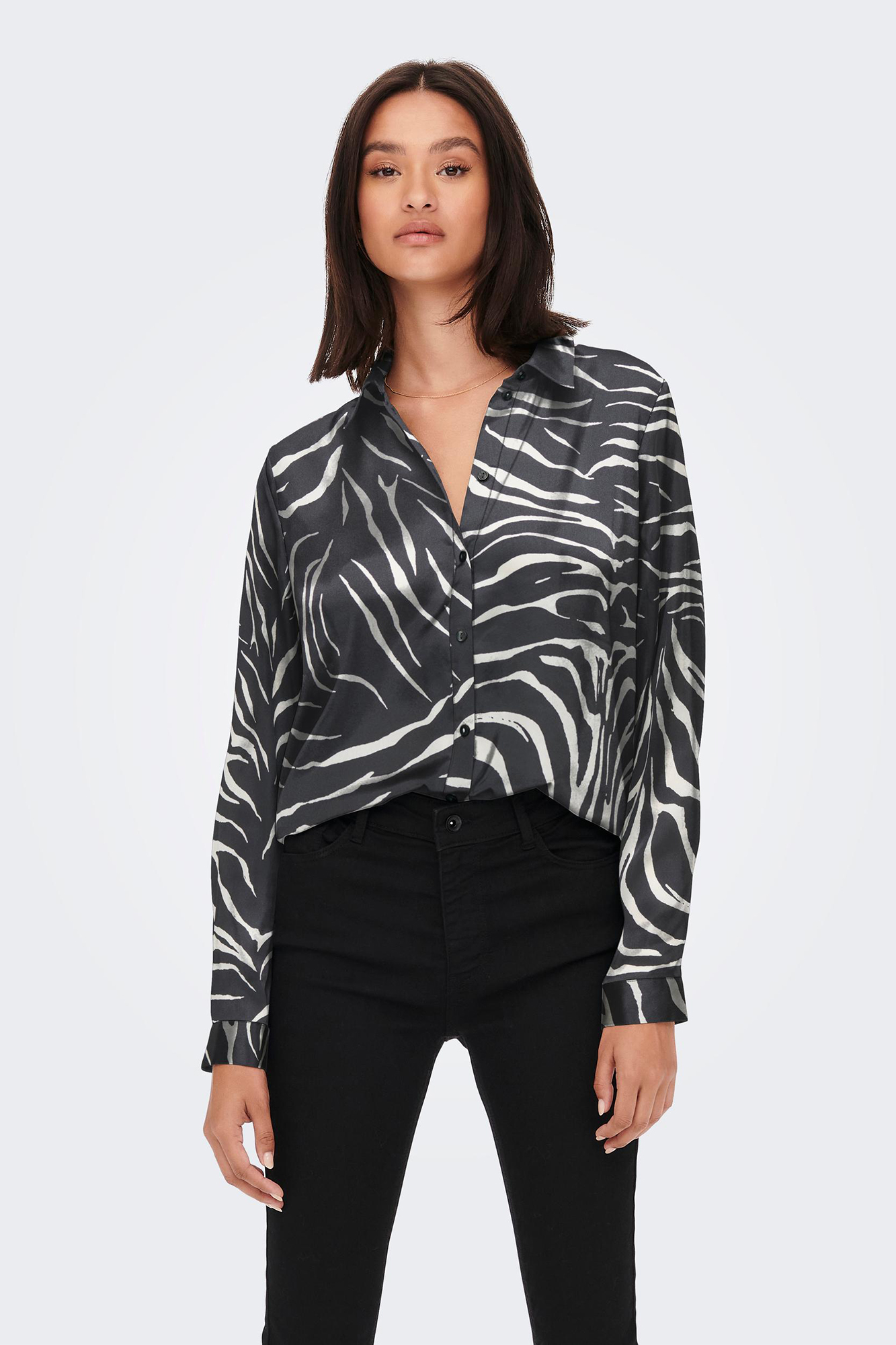 blusa de cetim de mangas compridas