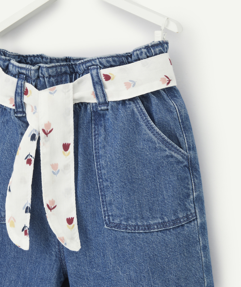 JEAN LARGE BÉBÉ FILLE EN DENIM LOW IMPACT AVEC CEINTURE FLEURIE