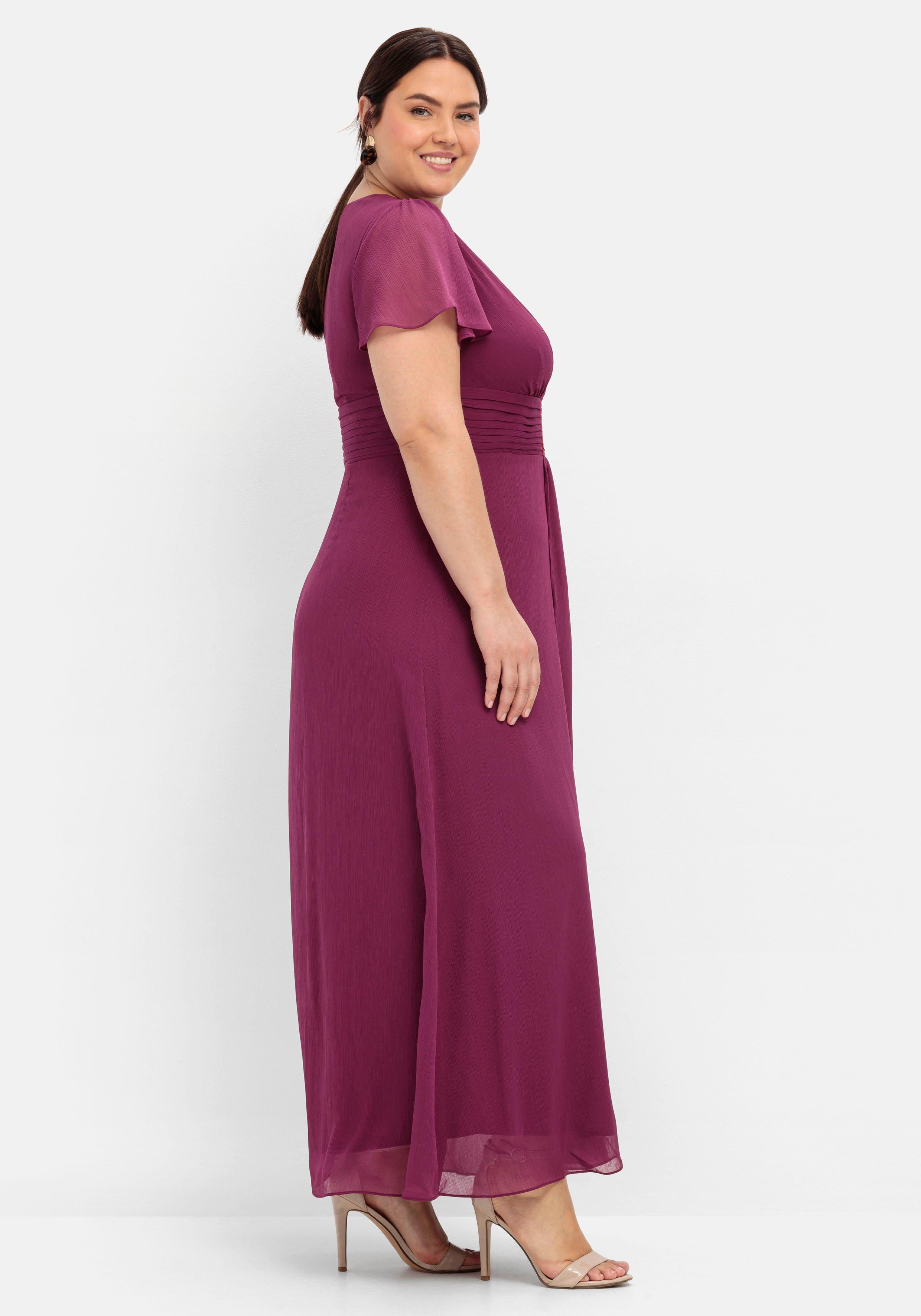 Abendkleid mit Schmuckbrosche, in A-Linie