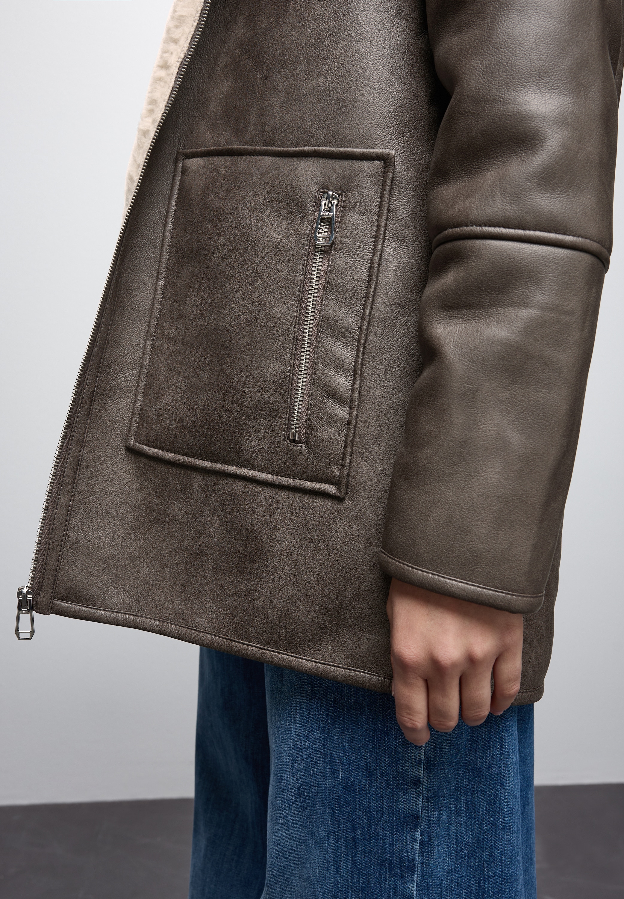 STREET ONE Lederimitatjacke mitKapuze im Leder-Look und mit Fake Fur Details
