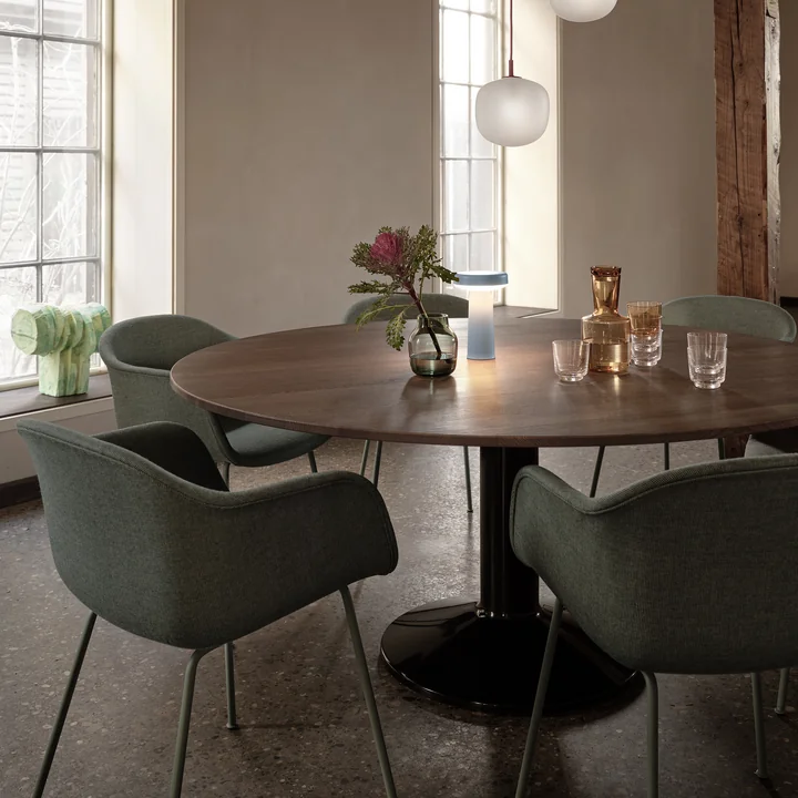 Muuto - Midst Esstisch, Ø 140 cm, Eiche dunkel geölt / schwarz