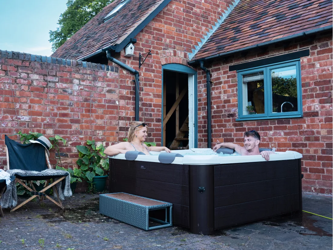 Spa semi-rigide MSpa 6 places marron avec accessoires - 120 jets - L160 x l160 x H65 cm - MAKEMO