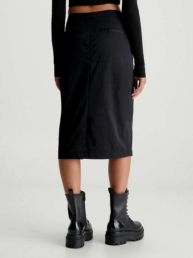 Saia midi estilo paraquedas