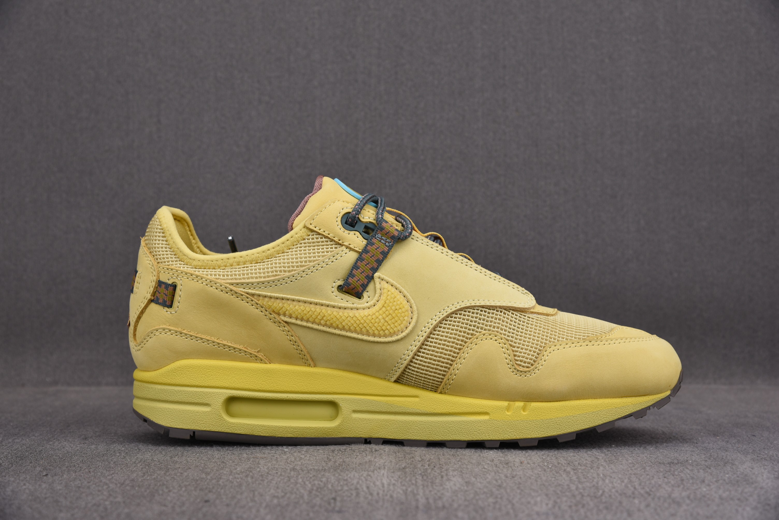 Nike Air Max 1 Travis Scott Cactus Jack Saturn Gold