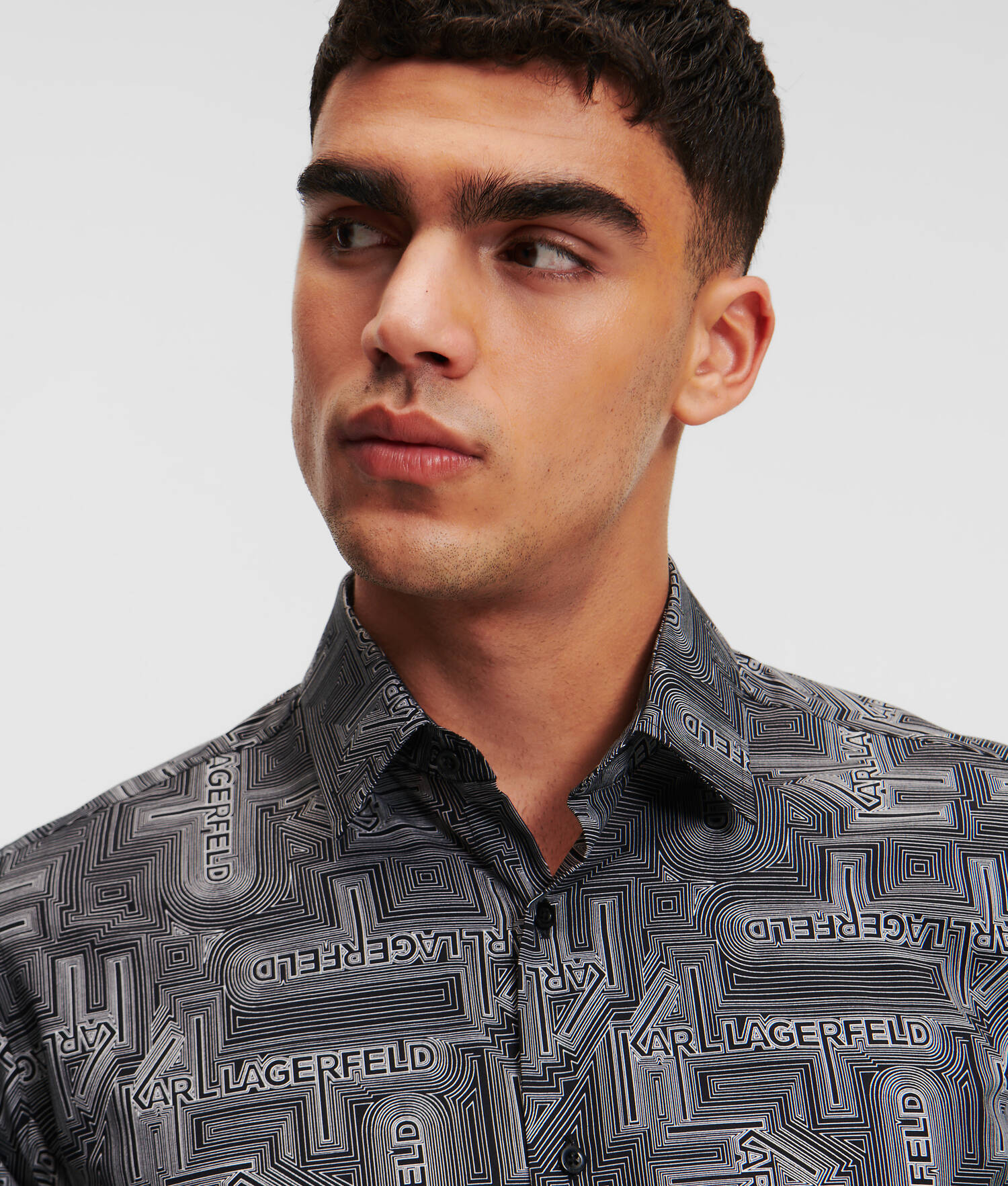 CHEMISE À MOTIFS À LA COUPE MODERNE