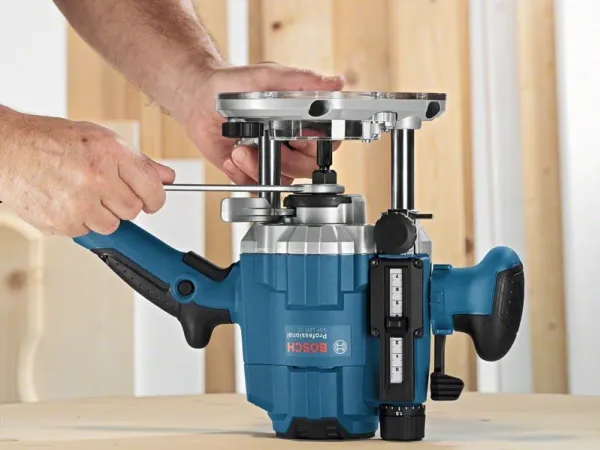 Bosch OVERFRÆSER GOF 1250 CE L-BOXX