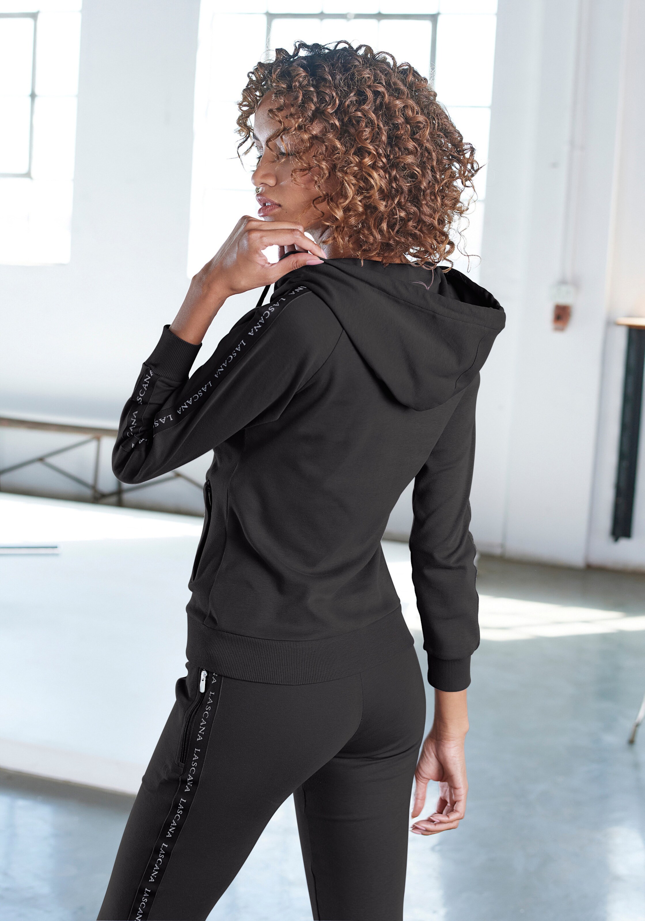 LASCANA ACTIVE Trainingsjacke in schwarz