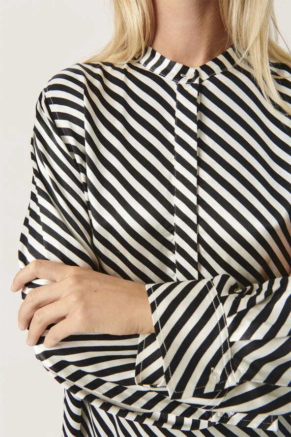 Soaked in Luxury SLSoho Blouse LS STUDIO Black & white diagonal stripe