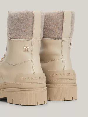 Botas de couro com cadarço e gola de feltro contrastante