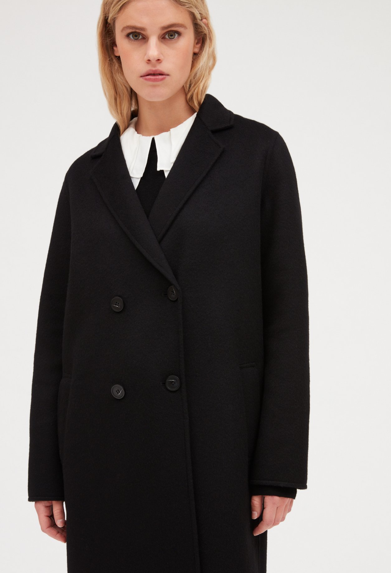 Manteau noir droit mi-long