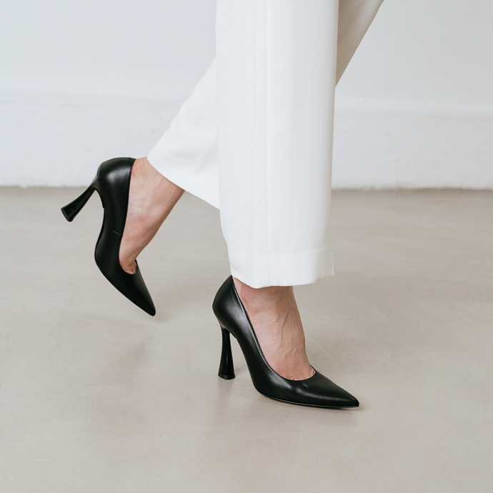 Escarpins à talons hauts et bouts pointus  en cuir noir