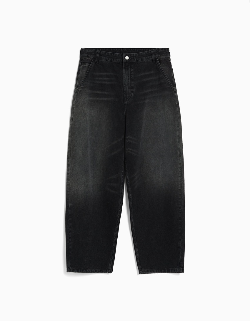 calça jeans estilo skater com efeito desbotado