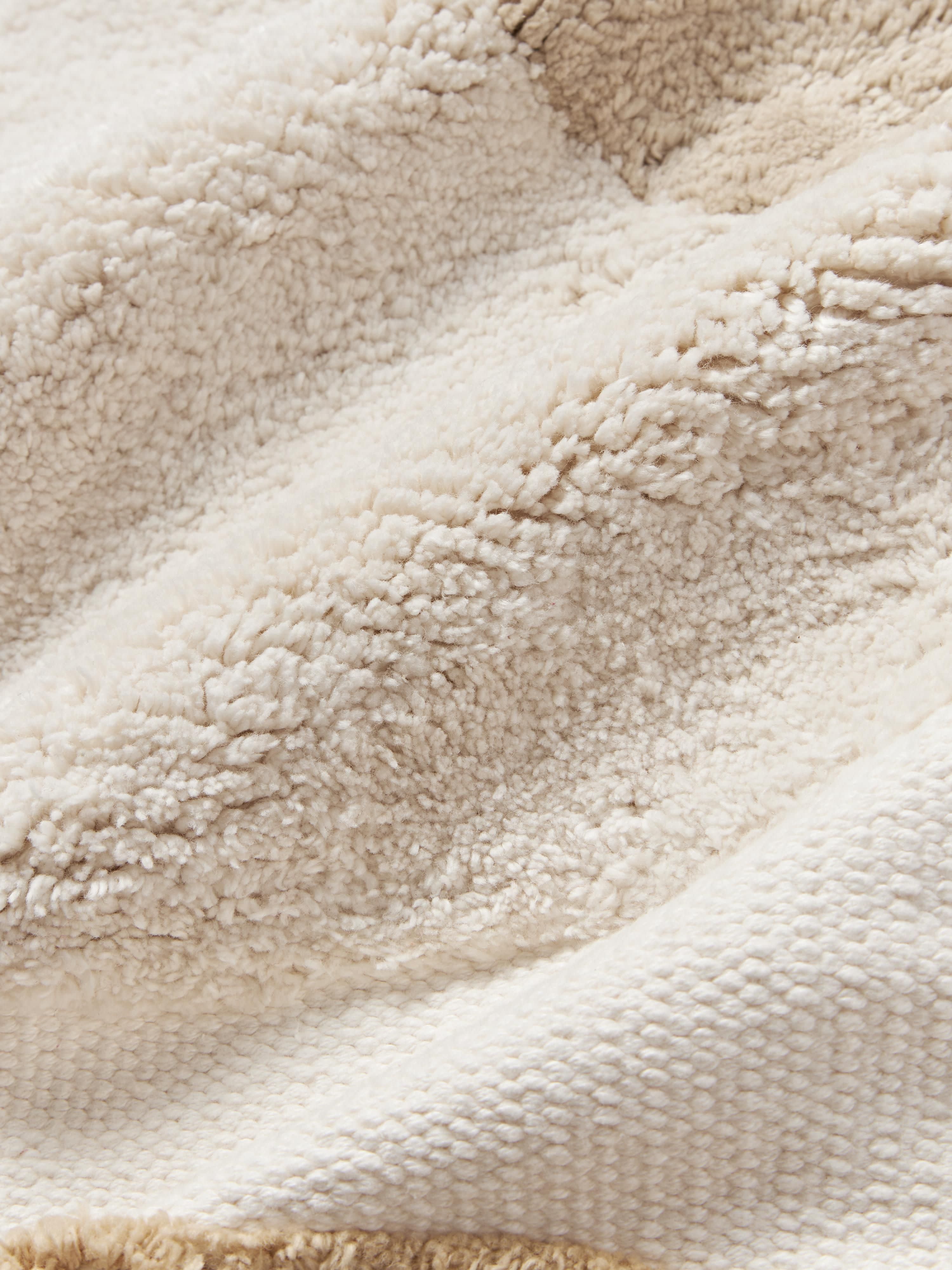 Handgetufte kussenhoes Malu met decoraties