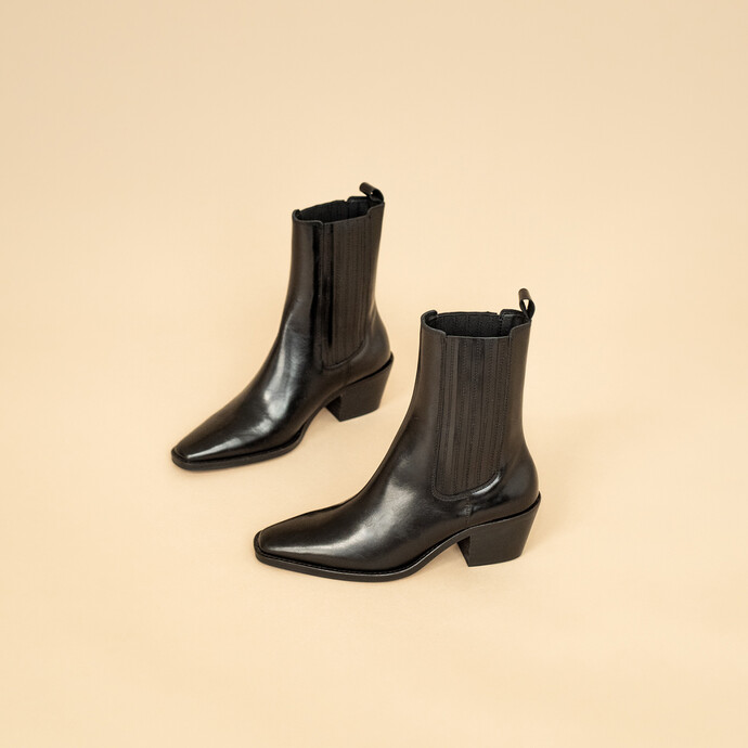 Bottines à talons et bouts pointus  en cuir noir