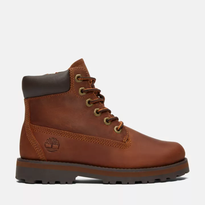 Bota infantil Courma Kid de 15 cm com zíper lateral, na cor marrom.