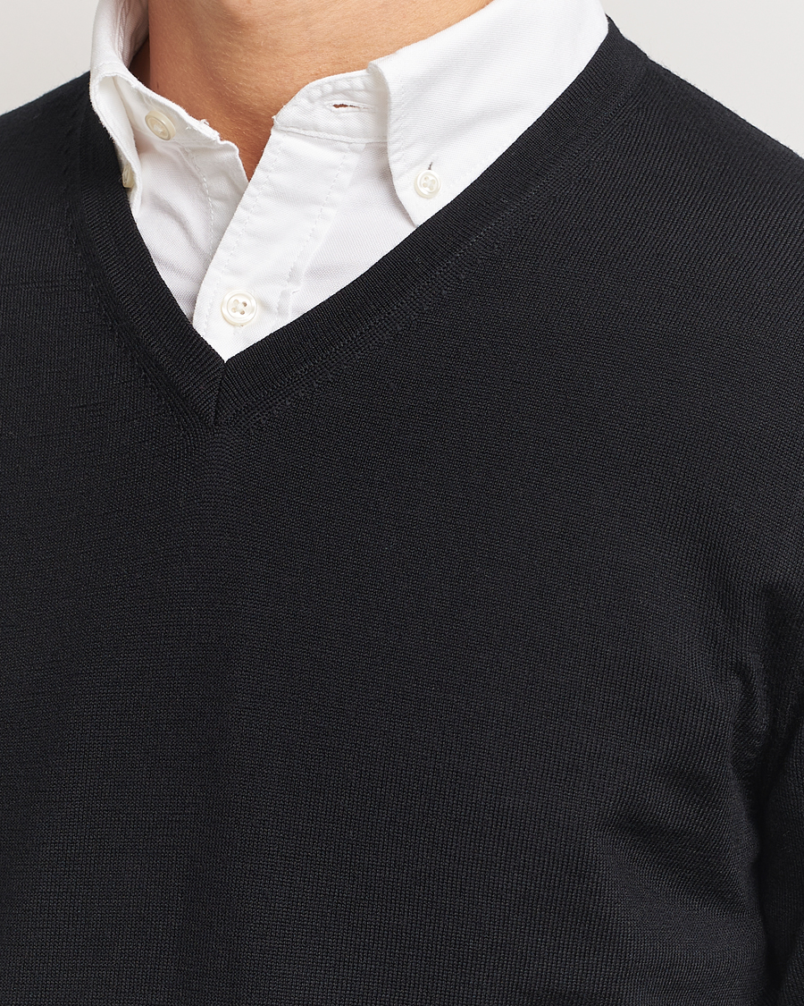 Charles Tyrwhitt Pure Merino V-Neck Jumper Black