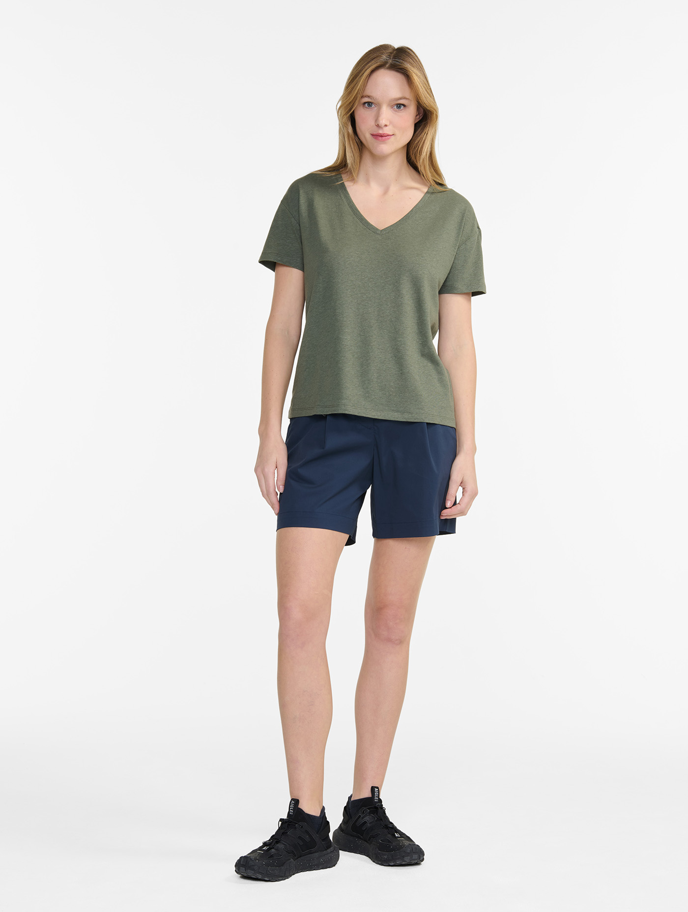 T-shirt col V en coton et lin BEETLE