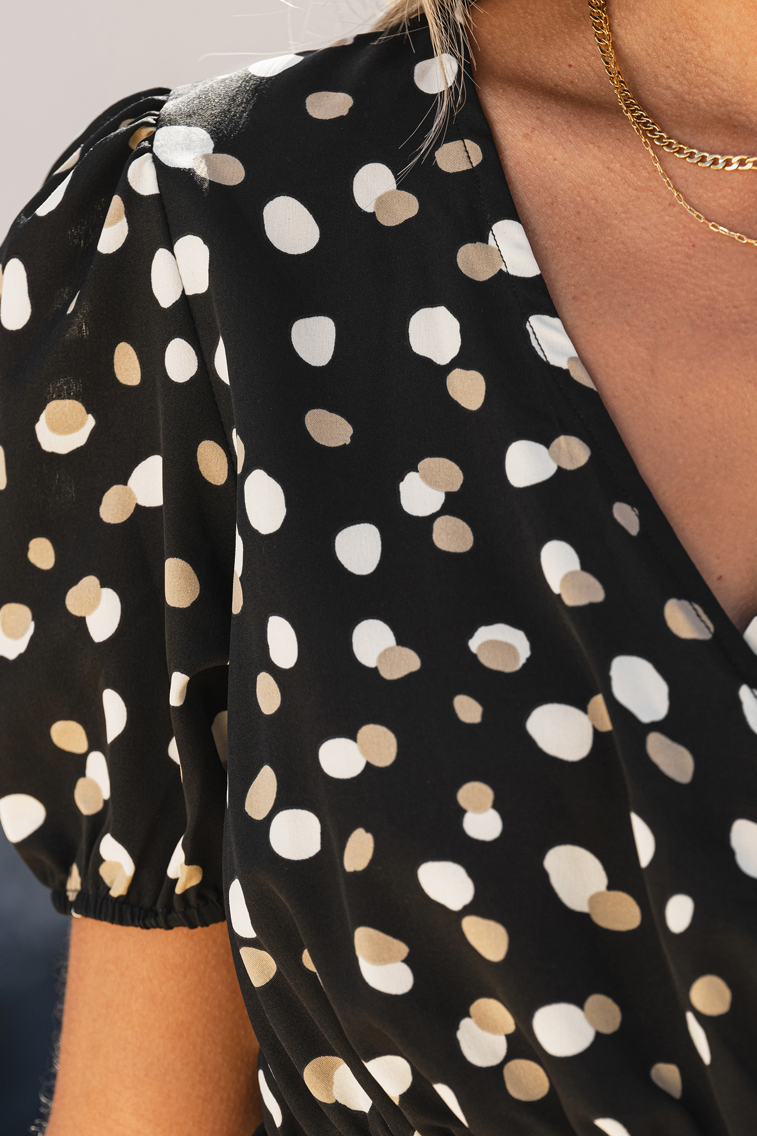 Combishort à pois avec col surplis et manches bouffantes