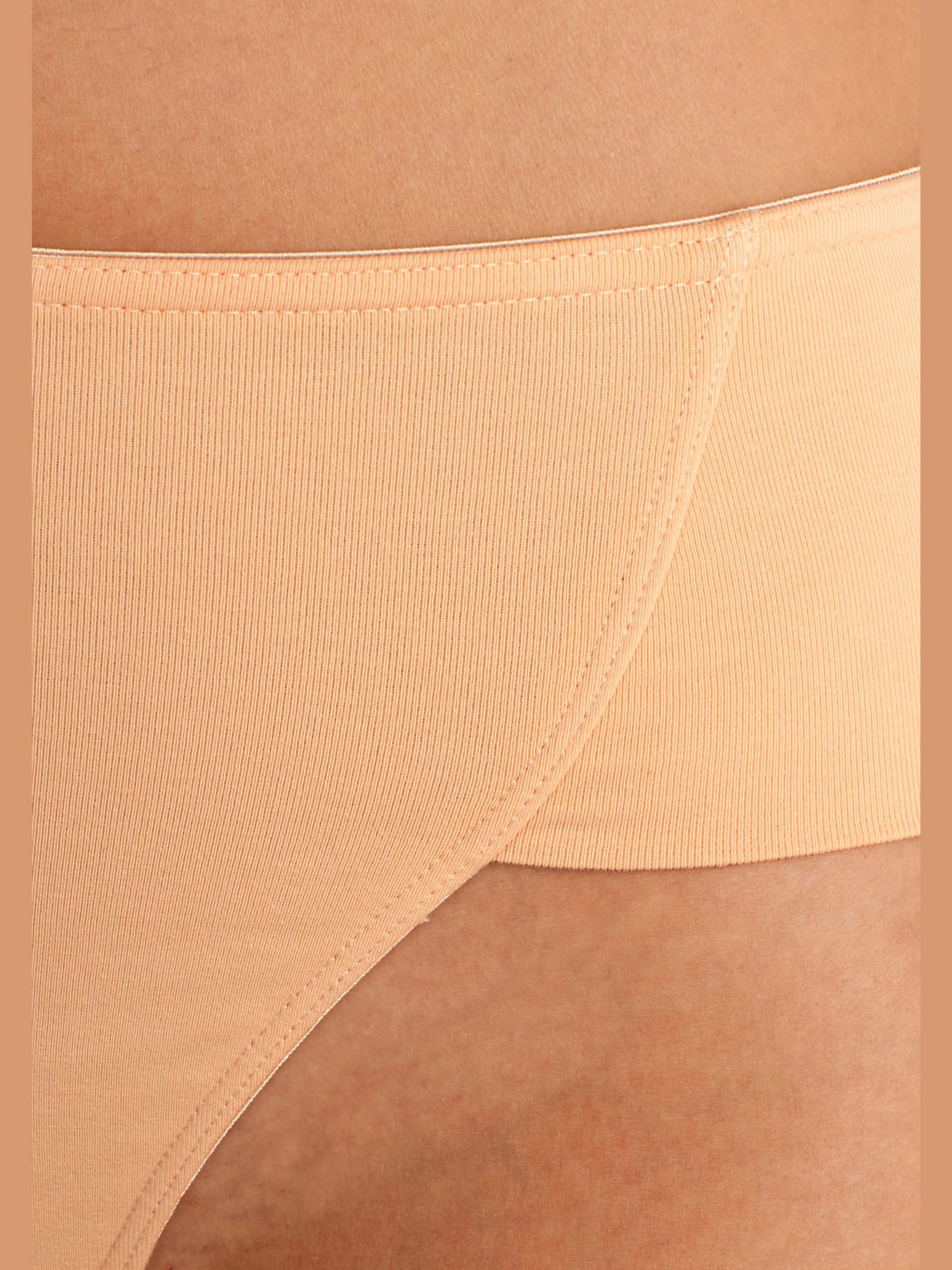 Culotte string gainante tanga sculptant avec résille intégré