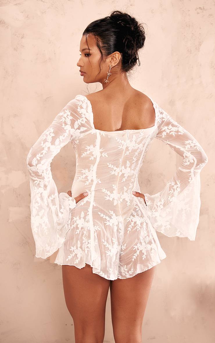 Blanc Combinaison-short En Dentelle À Manches Évasées Avec Détails De Passepoil