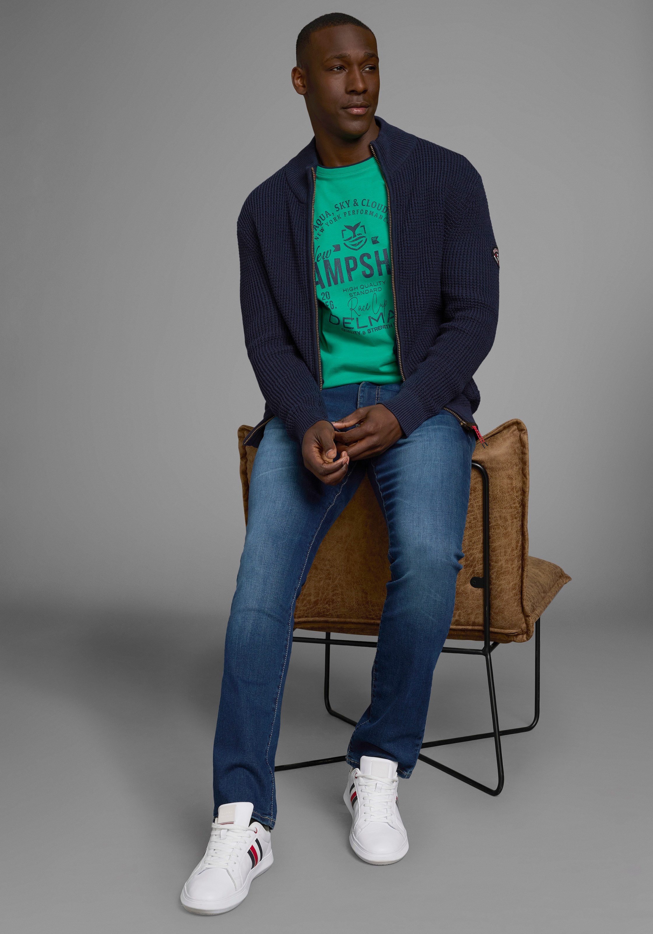 DELMAO Langarmshirt , mit modernem Print - NEUE KOLLEKTION