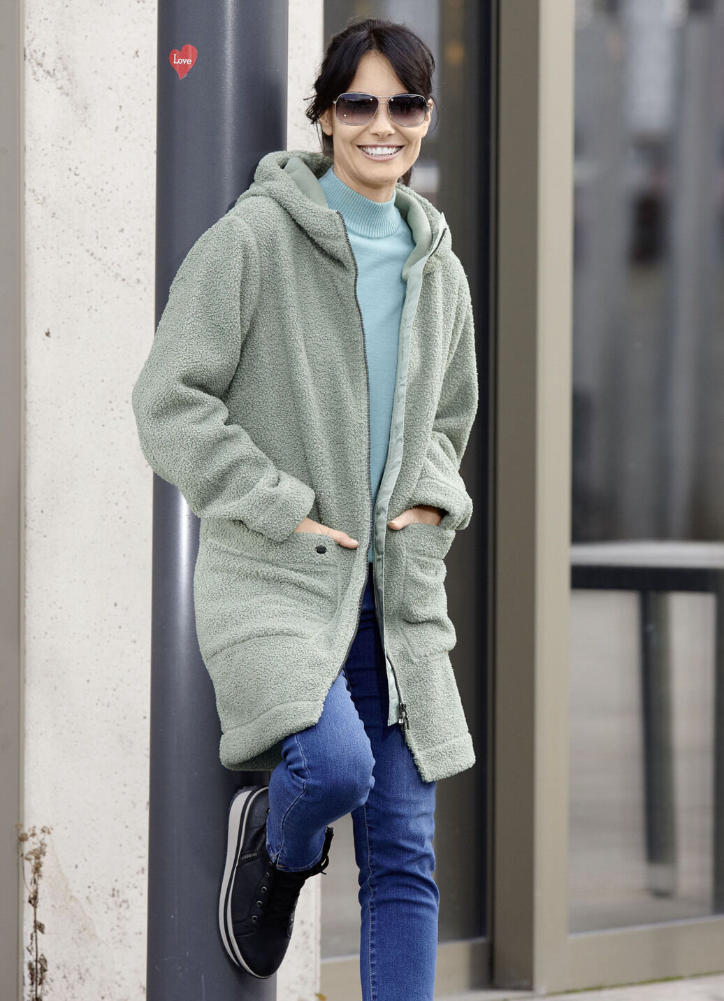 Longjacke mit angeschnittener Kapuze