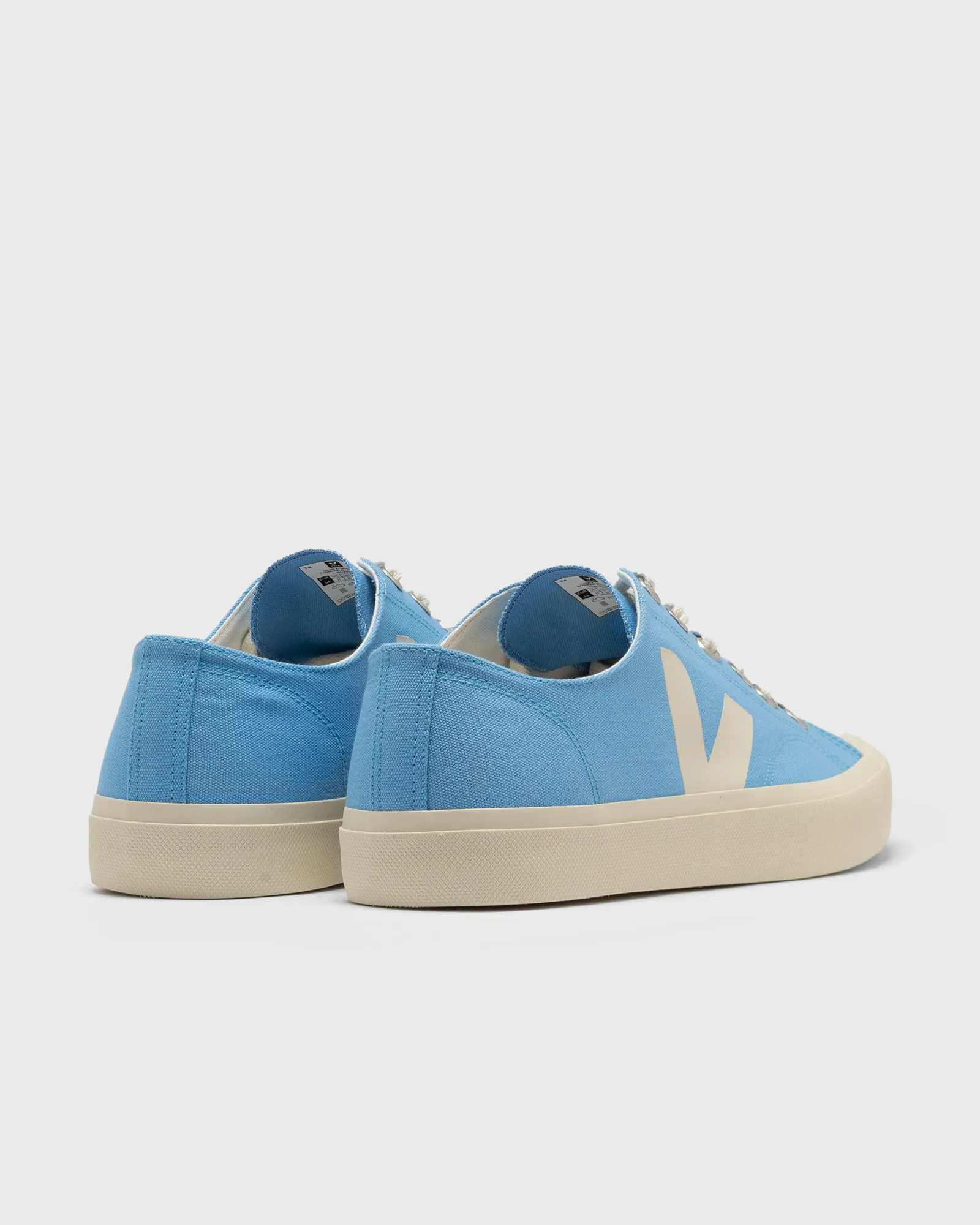 Veja WATA II LOW CANVAS