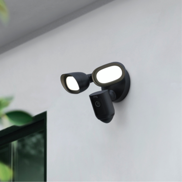 Ring Floodlight Camera Wired Pro Zwart