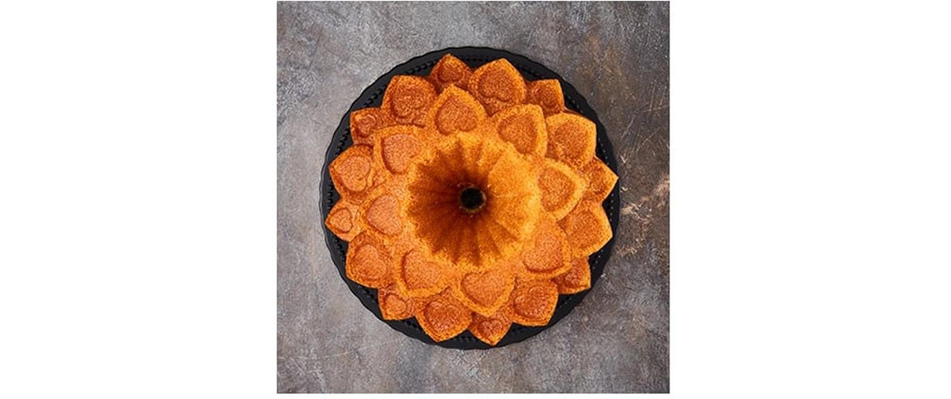 Gugelhupf-Backform Contoura Love 25 cm, GoldEinzigartige Form zum Backen von Kuchen
