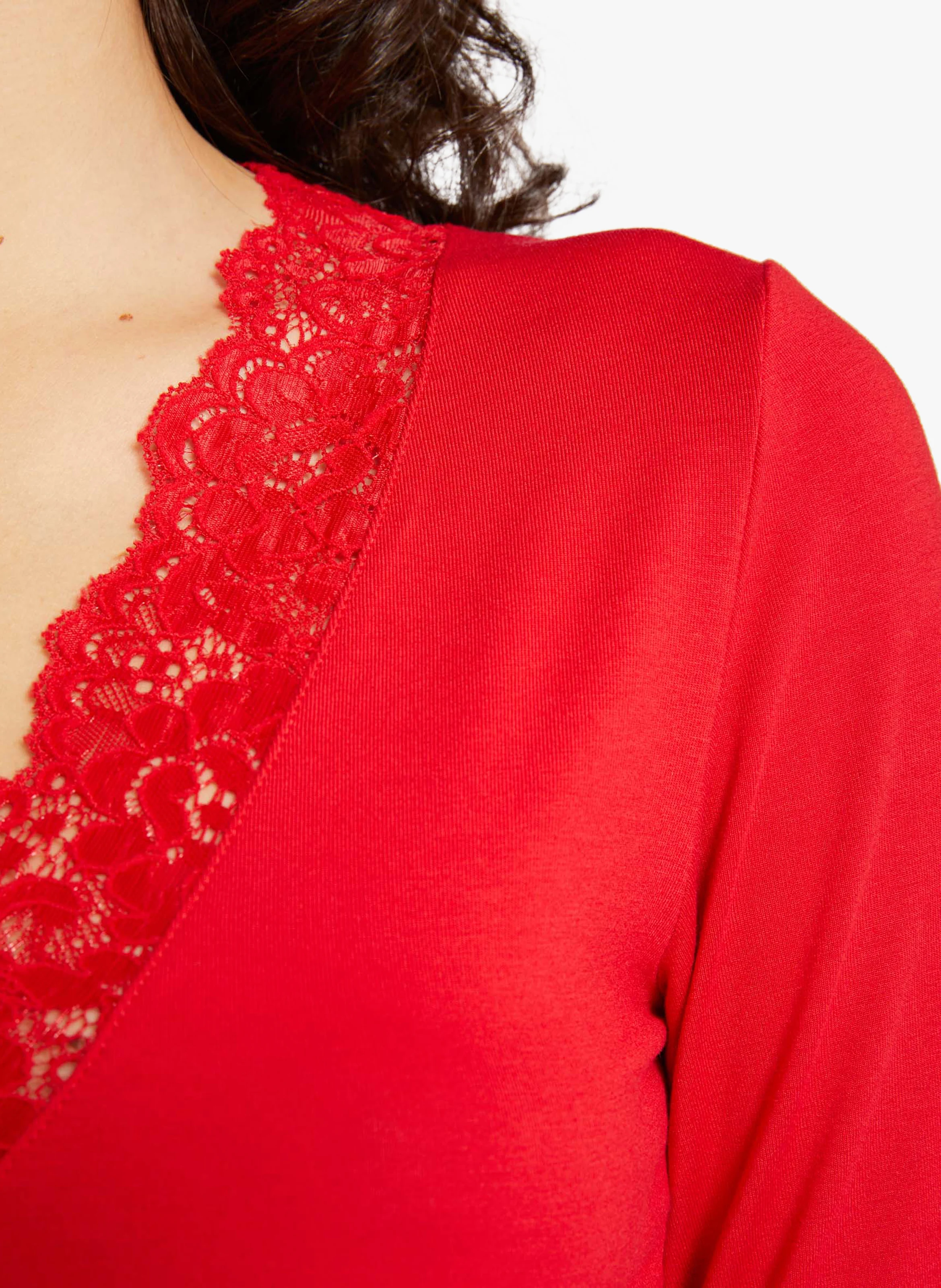 TRACY.N - Pull col V détails dentelle | Rouge