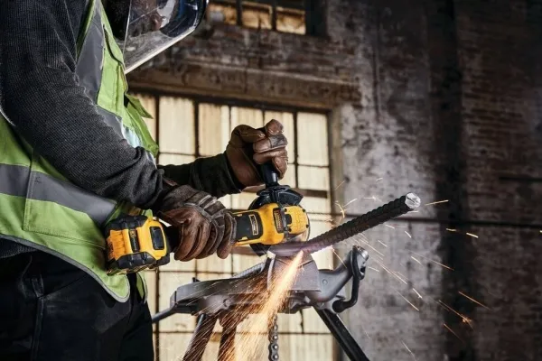 DEWALT 18V 125mm RPM REG. vinkelsliber uden batteri og oplader DCG409VSN